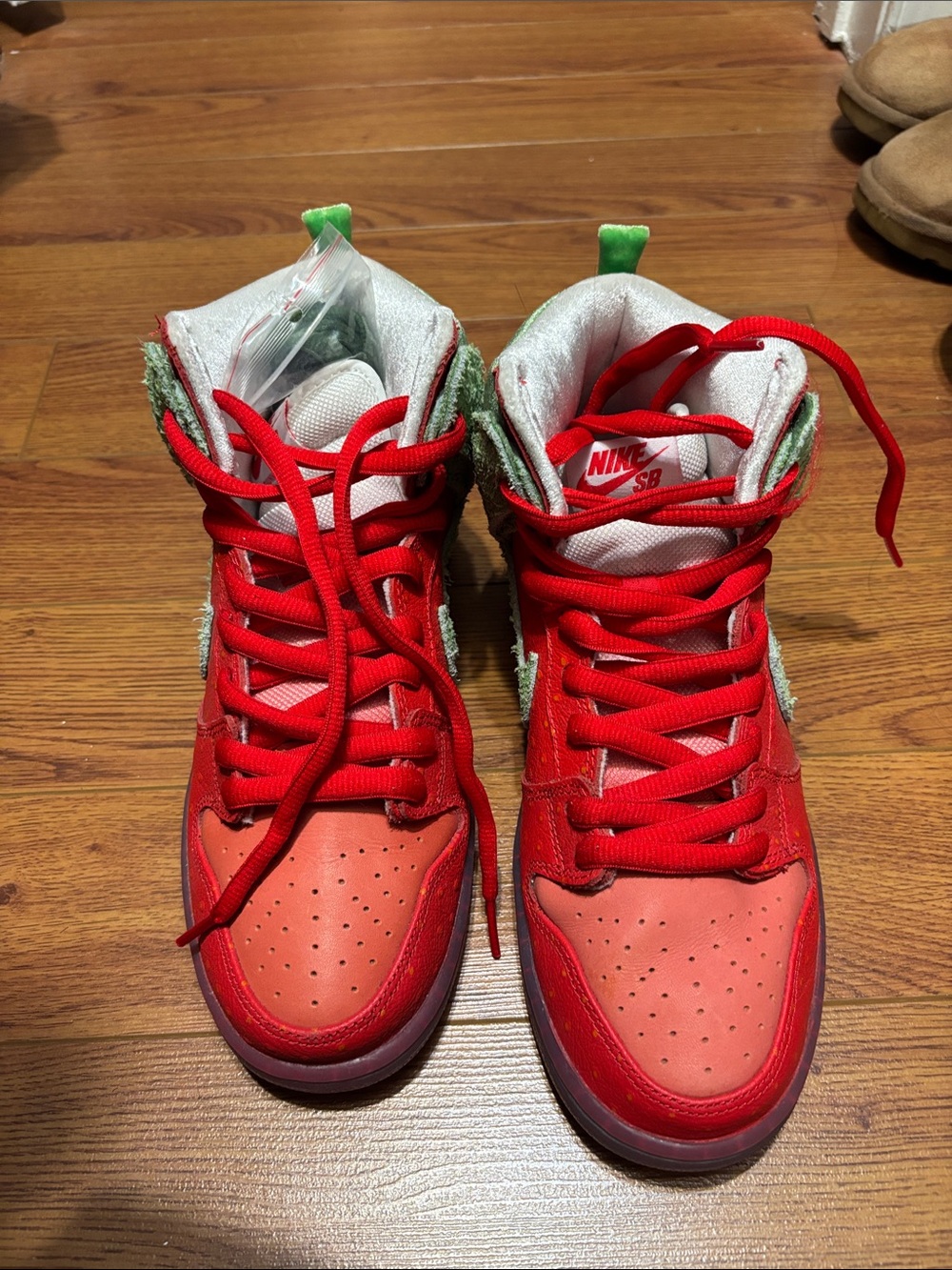 Nike strawberry cough- no box